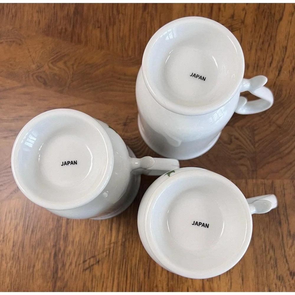 All the Trimmings Japan 4 Plates & 3 Mugs Holly Berry Gold Trimmed Vintage Lot